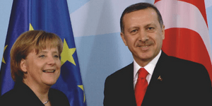 Μέρκελ: Συνεχίζουμε τις διαπραγματεύσεις για ένταξη της Τουρκίας στην ΕΕ