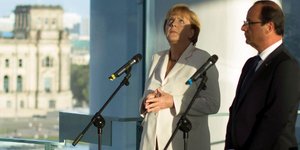 Μέρκελ: Για την σχέση μου με τον Ολάντ τρέφω την μέγιστη εκτίμηση