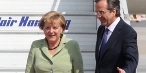 Το λαχανί σακάκι φετίχ της Μέρκελ – Που και πότε το έχει ξαναφορέσει