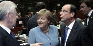 Μέρκελ: Καμμία απόφαση για τα ευρωομόλογα προς το παρόν