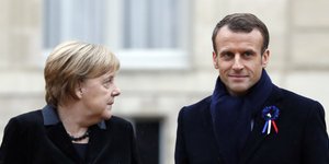 Η Ανγκελα Μέρκελ με τον Εμανουέλ Μακρόν/ Φωτογραφία: AP- Thibault Camus