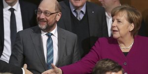 Η Ανγκελα Μέρκελ με τον Μάρτιν Σουλτς (Φωτογραφία: AP/ Michael Sohn)