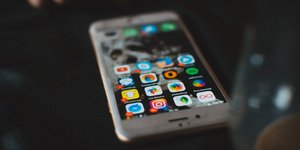 Ο πανεύκολος τρόπος να ενεργοποίησετε το Dark Mode στο Messenger(Φωτογραφία: Unsplash)