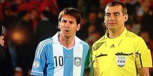 Επόπτης ζήτησε από τον Μέσι να βγάλουν φωτογραφία στο ημίχρονο [βίντεο]