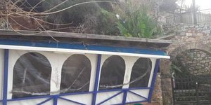 καταπλακώθηκε κατάστημα στην παραλία/Φωτογραφία: tharrosnews