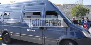 Η στιγμή που φτάνει το ζεύγος Παπαντωνίου στις φυλακές Κορυδαλλού 