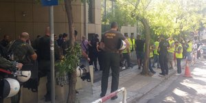 Ξανά έξω από το υπουργείο Περιβάλλοντος οι μεταλλωρύχοι