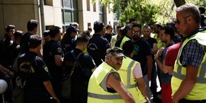 Μεταλλωρύχοι έξω από το υπ. Περιβάλλοντος /Φωτογραφία: Eurokinissi -Στέλιος Μισίνας