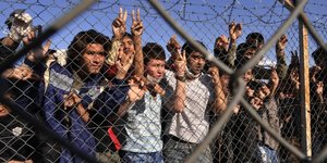 Τέσσερα κέντρα μεταναστών στα νησιά - «Θωρακίζεται» το Αιγαίο