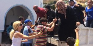 Πέταξαν παράνομους μετανάστες στα βράχια της Τήλου -Οι κάτοικοι του νησιού τους