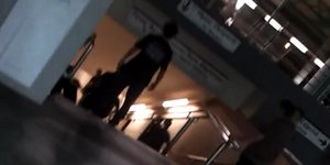 Σοκ – Η στιγμή που μαχαίρωσαν τον μετανάστη στο σταθμό του Μετρό [βίντεο]