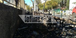 Καμμένα μηχανάκια στο Μετς μετά τα επεισόδια