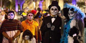 Η «τρομακτική» παρέλαση στην Πόλη του Μεξικού (Φωτογραφία: AP/ Rebecca Blackwell)