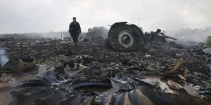 Οι εμπειρογνώμονες έφυγαν ξανά από το σημείο συντριβής της πτήσης MH17 εξαιτίας 