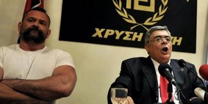 «Εγέρθητω» μπαίνει ο Μιχαλολιάκος - Οποίος δε θέλει να περάσει έξω [βίντεο]