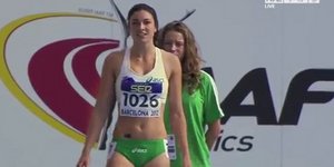 Η πιο σέξι προθέρμανση αθλήτριας πριν από τον αγώνα [βίντεο]