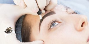Microblading. Φωτογραφία: Shutterstock/ Lestertair