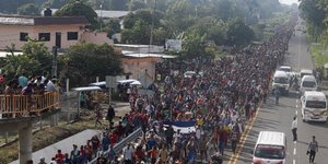 Το καραβάνι των μεταναστών