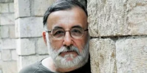 Ο Θάνος Μικρούτσικος απόψε στο Ηρώδειο με την παράσταση «Πάντα γελαστοί και γελα