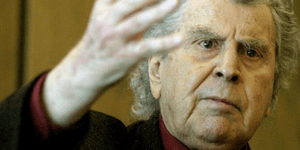 Μίκης Θεοδωράκης για την επίθεση της Χρυσής Αυγής: Να κοπεί το χέρι των δολοφόνω