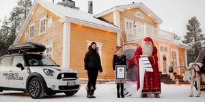 Ρεκόρ Γκίνες σε 8 Mini Paceman που ταξίδεψαν στο χωριό του Άη Βασίλη [εικόνες]