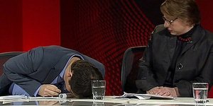 Βρέθηκε ο θηλυκός Παυλόπουλος – Λιποθύμησε ο διπλανός της κι εκείνη απλά κοιτούσ