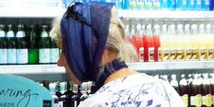  Πασίγνωστη ηθοποιός κυκλοφορεί φασκιωμένη λόγω λίγτινγκ [εικόνες]