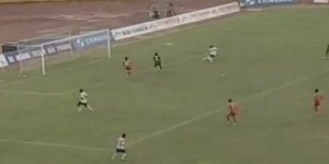 Εστειλε την μπάλα στο οριζόντιο δοκάρι σε κενό τέρμα [βίντεο]