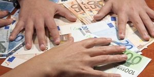 100 χιλιάδες ευρώ σε αμοιβές και το Μουσείο αφύλακτο!