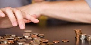 Την 1η Μαρτίου ξεκινά η μείωση του κατώτατου μισθού κατά 22%
