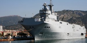Γερμανοί βουλευτές σε Μέρκελ: Αγόρασε εσύ τα δύο γαλλικά πολεμικά πλοία να μην τ