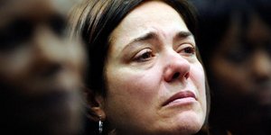 Η συγκινητική ομιλία μητέρας που έχασε τον 6χρονο γιο της από πυρά σε δημοτικό σ