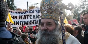 Ο Μητροπολίτης Πειραιά Σεραφείμ- φωτογραφία intimenews
