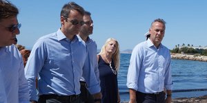 Από την επίσκεψη στις ακτές του Αλίμου και της Γλυφάδας / Φωτογραφία: INTIME NEWS (ΠΑΠΑΜΗΤΣΟΣ ΔΗΜΗΤΡΗΣ)