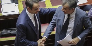 Ο Κυριάκος Μητσοτάκης και ο Σταύρος Θεοδωράκης / Φωτογραφία: EUROKINISSI/ΠΑΝΑΓΟΠΟΥΛΟΣ ΓΙΑΝΝΗΣ
