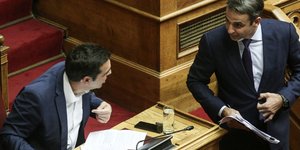 Ο Αλέξης Τσίπρας και ο Κυριάκος Μητσοτάκης στη Βουλή  / Φωτογραφία: SOOC/Nikos Libertas