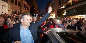 Ενθουσιασμένος ο Κυριάκος Μητσοτάκης από την υποδοχή του κόσμου στη Βέροια / Φωτογραφία: ΝΔ (ΠΑΠΑΜΗΤΣΟΣ ΔΗΜΗΤΡΗΣ)