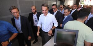 Ο Κυριάκος Μητσοτάκης φτάνει στο περίπτερο της Περιφερειας Κεντρικής Μακεδονίας / Φωτογραφία: Eurokinissi