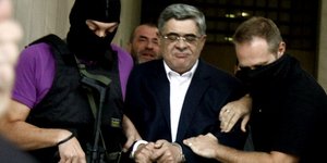 Ημερολόγιο Μιχαλολιάκου μέσα στο κελί: Παραδέχεται ότι η Χρυσή Αυγή κρύβει το να