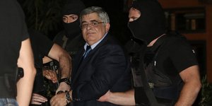 Ετοιμοι για νέο σόου οι Χρυσαυγίτες -Την Τετάρτη στη Βουλή Μιχαλολιάκος