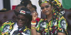 «Χρυσή» συμφωνία για τους Μουγκάμπε (Φωτογραφία: AP/ Tsvangirayi Mukwazhi)