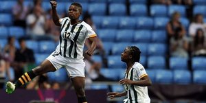 Απίστευτο γκολ παίκτριας από τα 45 μέτρα [βίντεο]