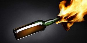 «Εκρηκτική» αγάπη -Νεαρός Σερραίος πέταξε μολότοφ σε καφέ γεμάτο πελάτες για τα 