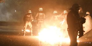 Αγνωστοι επιτέθηκαν με μολότοφ στα ΜΑΤ/ Φωτογραφία αρχείου: EUROKINISSI