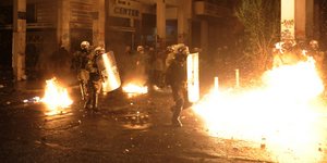 Ενα ακόμη βράδυ με μολότοφ στα Εξάρχεια (Φωτογραφία: EUROKINISSI/ ΤΑΤΙΑΝΑ ΜΠΟΛΑΡΗ)