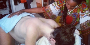 Γεννώντας στο σπίτι: Μητέρα κατέγραψε και δημοσίευσε καρέ καρέ τις στιγμές του τ