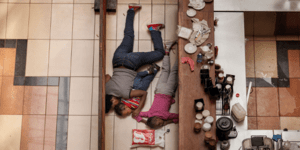 Πώς μία μητέρα προστάτευσε τα παιδιά της κατά τη διάρκεια ένοπλης επίθεσης σε εμ