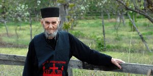 Εφυγε στα 106 ο άγιος της Χιλανδαρίου – Στα 103 είχε αγόρασε λάπτοπ για να γράφε