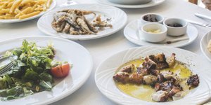 Ελληνικό τραπέζι Καθαράς Δευτέρας