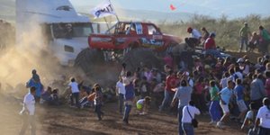 Monster truck έσπειρε τον τρόμο στο Μεξικό – Επεσε πάνω στους θεατές αγώνα και σ